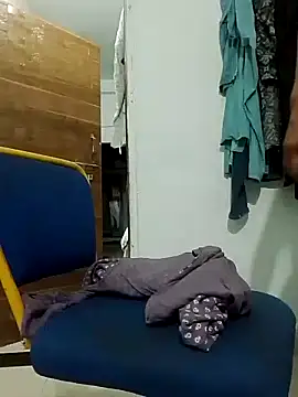 Snapshot of saaniya chatting on 03/09/25, 09:03 saaniya online show from 03/09/25, 09:03