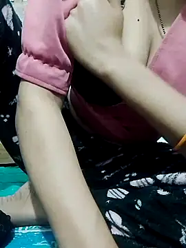 Snapshot of saaniya chatting on 09/28/25, 06:13 saaniya online show from 09/28/25, 06:13