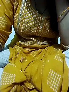 Snapshot of saaniya chatting on 10/03/25, 05:43 saaniya online show from 10/03/25, 05:43