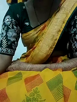 Snapshot of saaniya chatting on 10/13/25, 05:57 saaniya online show from 10/13/25, 05:57