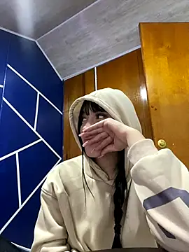 Snapshot of Melody_rousse_ chatting on 11/25/25, 08:31 Melody rousse online show from 11/25/25, 08:31