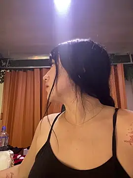 Snapshot of Melody_rousse_ chatting on 12/15/25, 08:35 Melody rousse online show from 12/15/25, 08:35