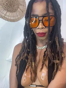 Snapshot of ZinaFreak chatting on 03/20/25, 12:19 ZinaFreak online show from 03/20/25, 12:19