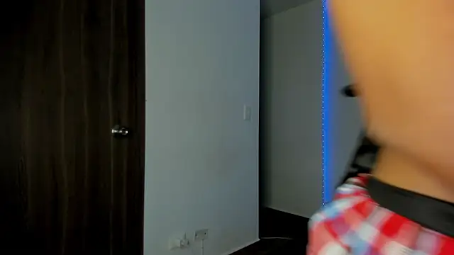 Snapshot of victoriacolin chatting on 11/14/25, 12:04 victoriacolin online show from 11/14/25, 12:04