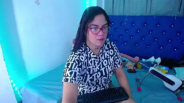 hornny cougar online show from 09/09/25, 03:17