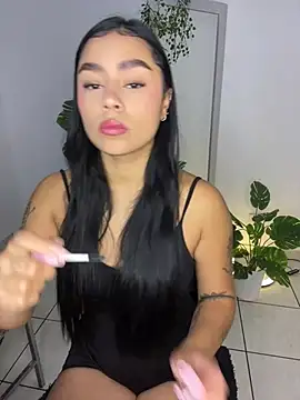 Snapshot of meli_ortiz_ chatting on 07/17/26, 02:02 meli ortiz online show from 07/17/26, 02:02