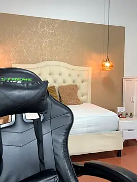 Hadley  online show from 11/18/25, 03:34