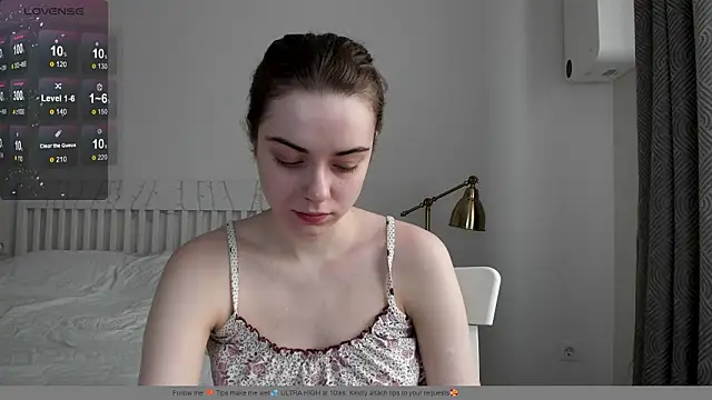 Snapshot of Hustle_Babyy chatting on 02/07/26, 01:04 Hustle Babyy online show from 02/07/26, 01:04