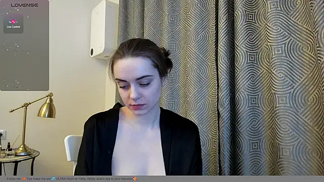 Snapshot of Hustle_Babyy chatting on 02/10/26, 08:24 Hustle Babyy online show from 02/10/26, 08:24