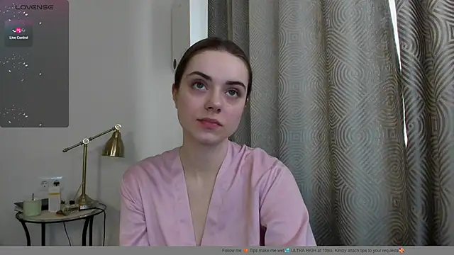 Snapshot of Hustle_Babyy chatting on 03/04/26, 08:42 Hustle Babyy online show from 03/04/26, 08:42