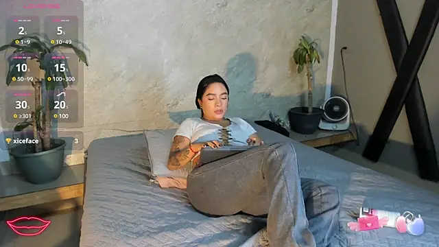 Snapshot of Estefy_gomez09 chatting on 02/12/25, 11:41 Estefy gomez09 online show from 02/12/25, 11:41