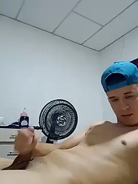 arevalo1124 online show from 02/03/25, 11:47