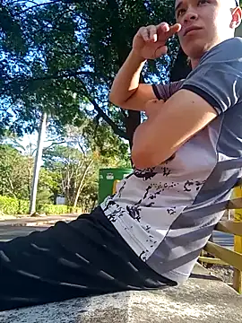 arevalo1124 online show from 09/15/25, 09:37