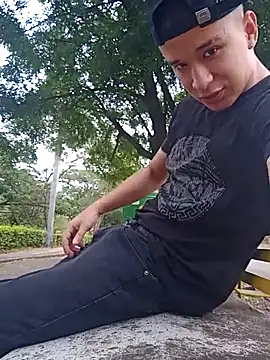 arevalo1124 online show from 09/19/25, 09:37