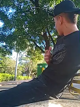 arevalo1124 online show from 09/28/25, 09:42