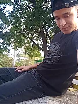 arevalo1124 online show from 09/30/25, 09:53