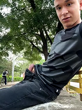 arevalo1124 online show from 10/16/25, 09:49