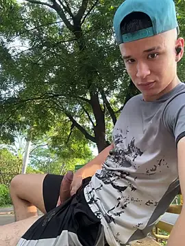 arevalo1124 online show from 10/22/25, 09:47