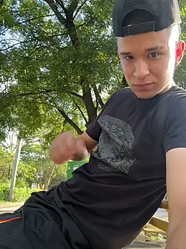 arevalo1124 online show from 11/10/25, 08:41