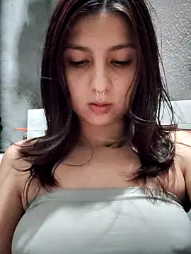 Snapshot of Maiden-Hot chatting on 05/19/26, 03:57 Maiden-Hot online show from 05/19/26, 03:57