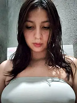 Snapshot of Maiden-Hot chatting on 05/27/26, 05:48 Maiden-Hot online show from 05/27/26, 05:48