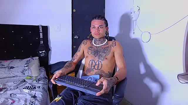 hot man05 online show from 01/14/26, 04:07