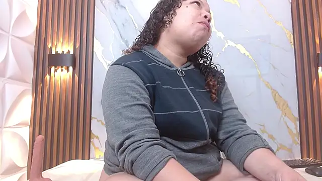 Snapshot of Alinna_addas_03 chatting on 10/27/25, 11:58 Alinna addas 03 online show from 10/27/25, 11:58