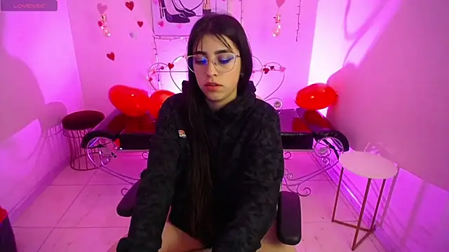 Snapshot of Adri_Gomez_ chatting on 02/15/25, 06:33 Adri Gomez online show from 02/15/25, 06:33