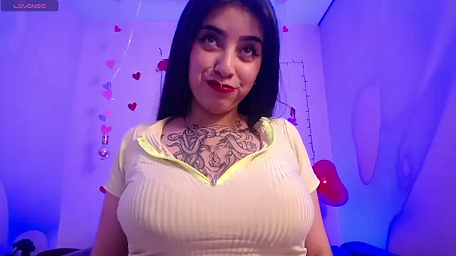 Snapshot of Adri_Gomez_ chatting on 02/24/25, 06:27 Adri Gomez online show from 02/24/25, 06:27