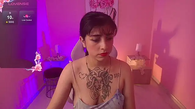 Snapshot of Adri_Gomez_ chatting on 09/09/25, 04:01 Adri Gomez online show from 09/09/25, 04:01