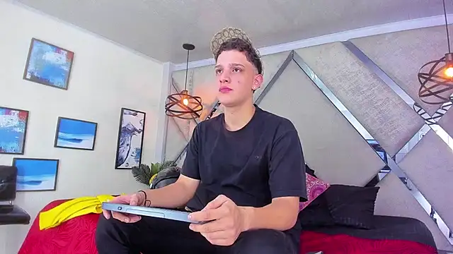 Snapshot of Thomas_May4rs chatting on 03/20/25, 03:34 Thomas May4rs online show from 03/20/25, 03:34