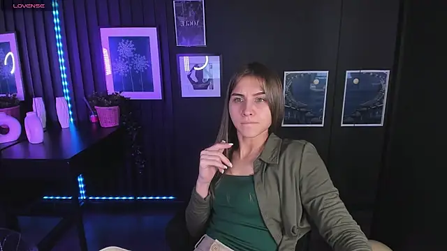 Snapshot of CharmBianca chatting on 02/21/25, 05:31 CharmBianca online show from 02/21/25, 05:31