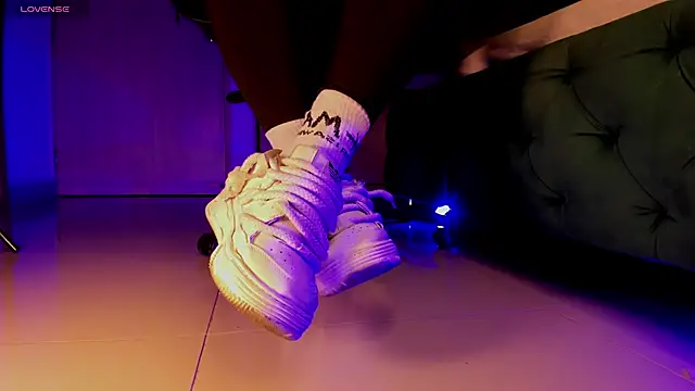 Snapshot of aleya_bliss chatting on 11/23/25, 02:55 aleya bliss online show from 11/23/25, 02:55