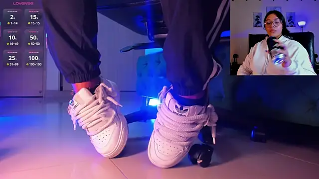 Snapshot of aleya_bliss chatting on 11/25/25, 03:17 aleya bliss online show from 11/25/25, 03:17