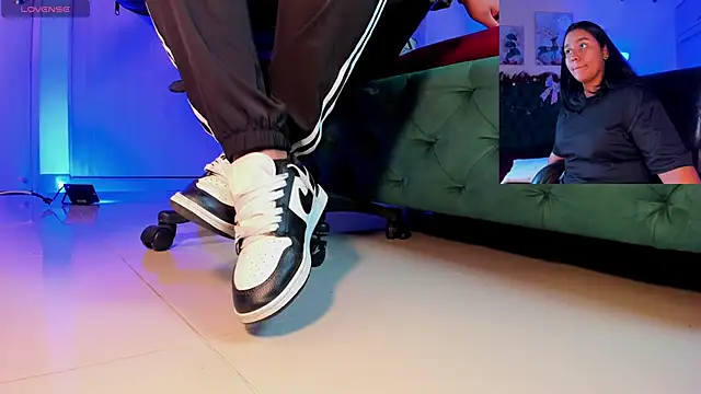 Snapshot of aleya_bliss chatting on 12/02/25, 03:12 aleya bliss online show from 12/02/25, 03:12