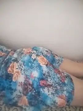 Snapshot of pora-34 chatting on 10/13/25, 02:06 pora-34 online show from 10/13/25, 02:06