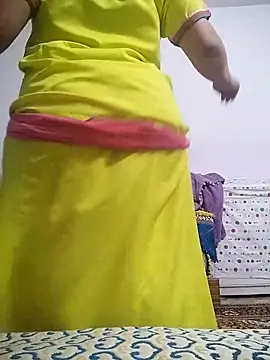 Snapshot of pora-34 chatting on 10/28/25, 10:41 pora-34 online show from 10/28/25, 10:41