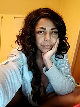 Snapshot of Lunasquirt1985 chatting on 09/30/25, 12:37 Lunasquirt1985 online show from 09/30/25, 12:37