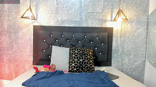 emberhodson online show from 11/12/25, 10:48