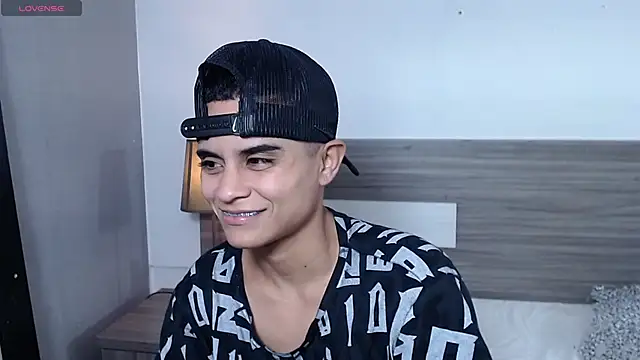 Liiamthompson online show from 11/29/25, 09:45