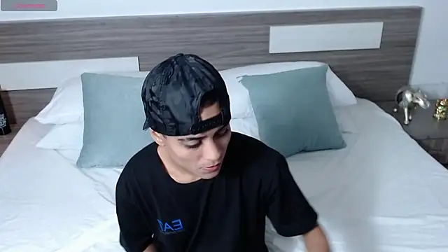 Liiamthompson online show from 04/01/26, 07:11