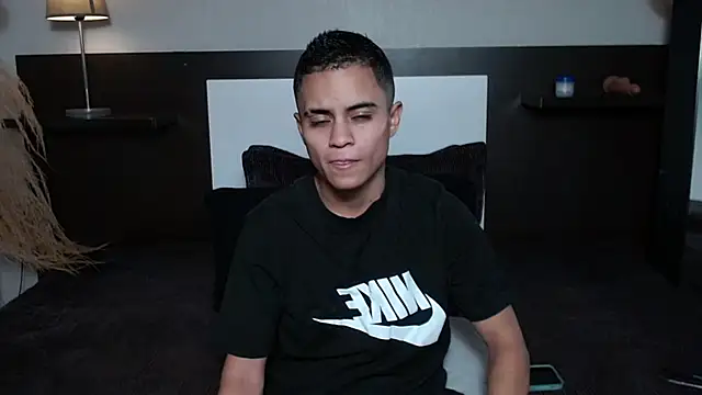 Liiamthompson online show from 04/14/26, 09:15