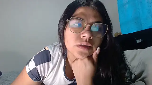 Snapshot of viccky_vick chatting on 07/18/26, 01:04 viccky vick online show from 07/18/26, 01:04
