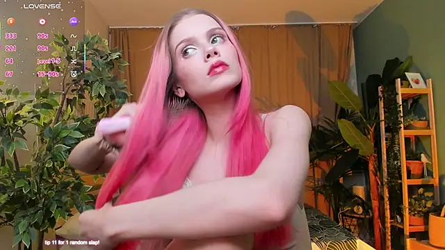 Gretchen Mol online show from 12/16/25, 07:46