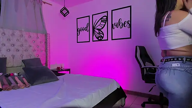 nicolee millerr online show from 04/13/26, 12:21