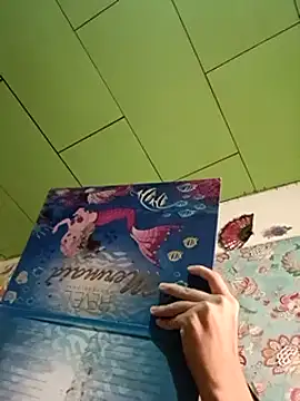 Snapshot of Little_Saori chatting on 02/14/25, 01:13 Little Saori online show from 02/14/25, 01:13