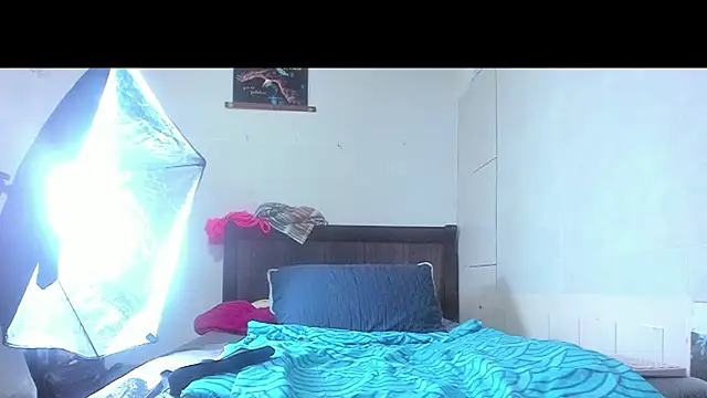 Snapshot of brigitho5 chatting on 10/21/25, 02:12 brigitho5 online show from 10/21/25, 02:12