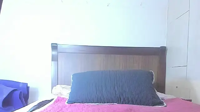 Snapshot of brigitho5 chatting on 11/16/25, 03:50 brigitho5 online show from 11/16/25, 03:50