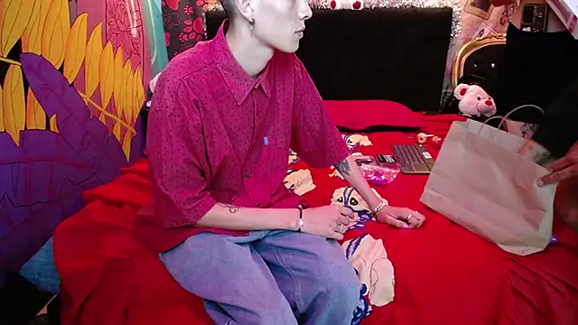 Snapshot of SimonAndJocelyn chatting on 02/15/25, 10:42 SimonAndJocelyn online show from 02/15/25, 10:42