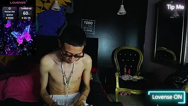 Snapshot of SimonAndJocelyn chatting on 03/16/25, 08:10 SimonAndJocelyn online show from 03/16/25, 08:10